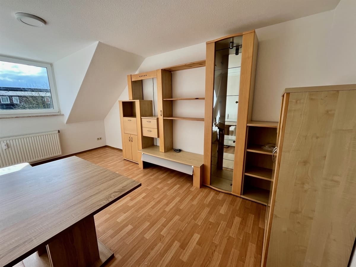 Gemütliche möblierte 2-Raum-Dachgeschosswohnung mit Rabatt im ersten Jahr