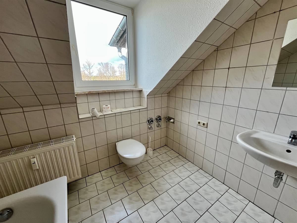 Gemütliche möblierte 2-Raum-Dachgeschosswohnung mit Rabatt im ersten Jahr - Ansicht 2